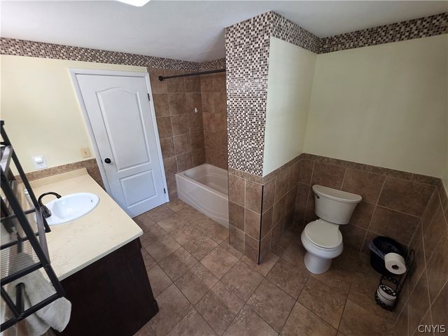 5484 Caughdenoy Road, Clay, NY 13041