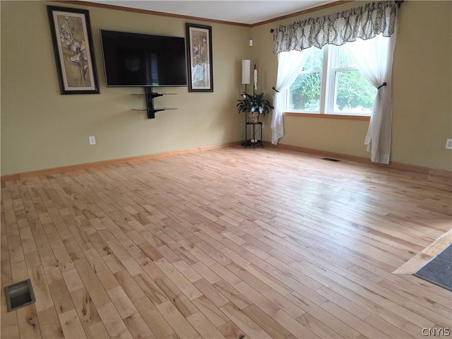 5484 Caughdenoy Road, Clay, NY 13041
