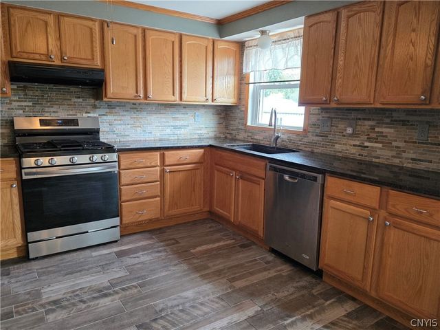 5484 Caughdenoy Road, Clay, NY 13041