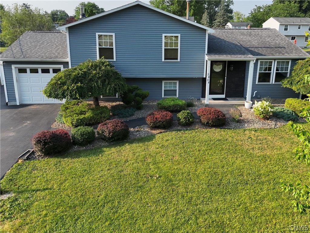 5484 Caughdenoy Road, Clay, NY 13041