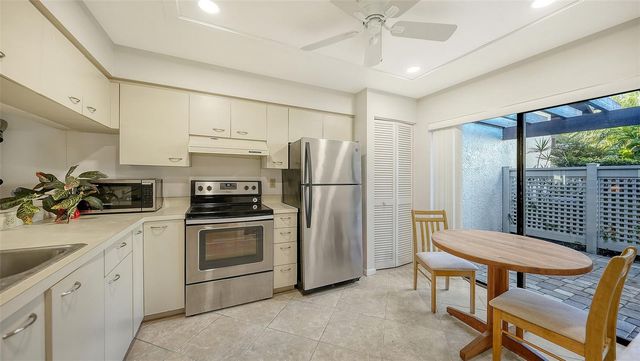 3106 WINDRUSH BOURNE 2, Sarasota, FL 34235