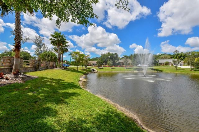 3106 WINDRUSH BOURNE 2, Sarasota, FL 34235