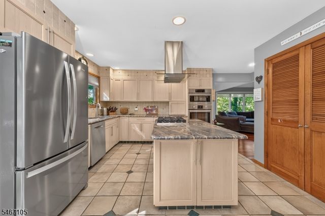 4 Craig Rd, Readington Twp., NJ 08853