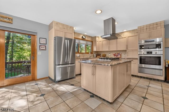 4 Craig Rd, Readington Twp., NJ 08853