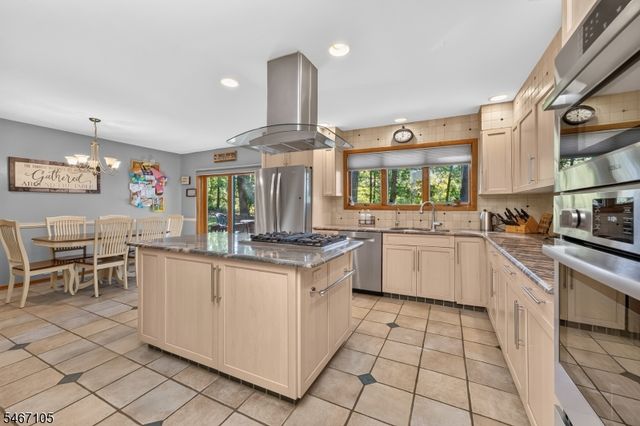 4 Craig Rd, Readington Twp., NJ 08853