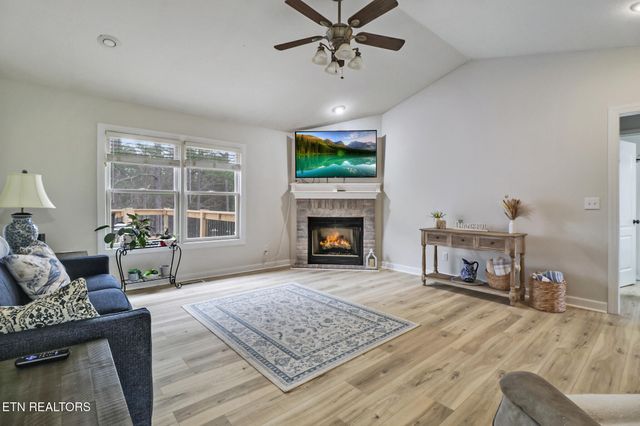 93 Tower Way, Allardt, TN 38504