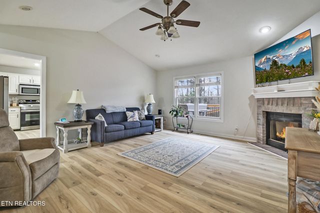 93 Tower Way, Allardt, TN 38504