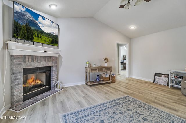 93 Tower Way, Allardt, TN 38504