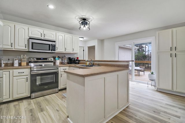 93 Tower Way, Allardt, TN 38504