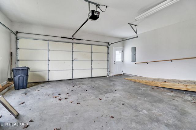 93 Tower Way, Allardt, TN 38504