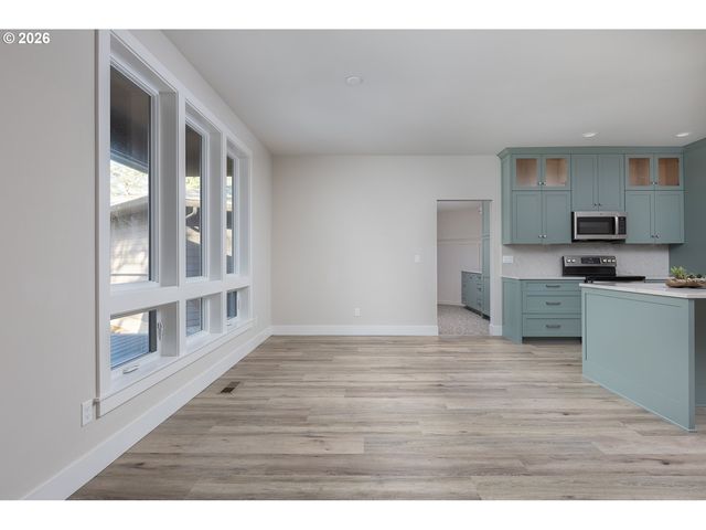 105 W BAY POINT Rd, Gleneden Beach, OR 97388