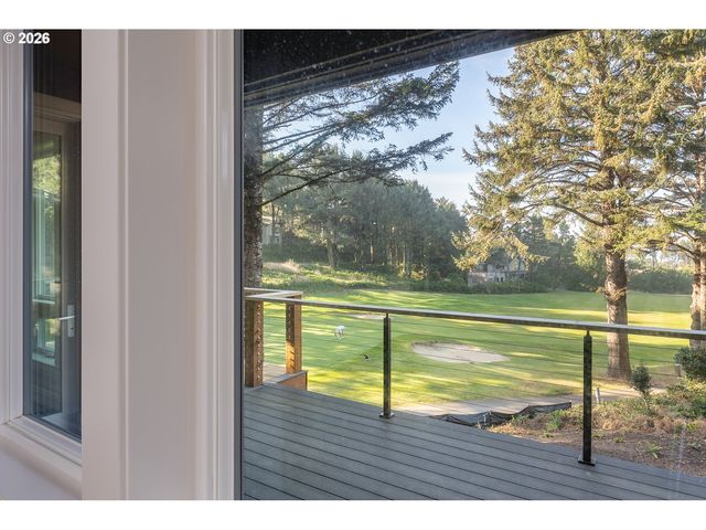 105 W BAY POINT Rd, Gleneden Beach, OR 97388