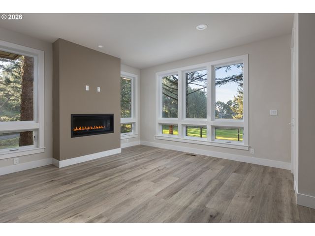 105 W BAY POINT Rd, Gleneden Beach, OR 97388