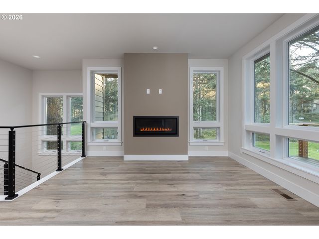 105 W BAY POINT Rd, Gleneden Beach, OR 97388