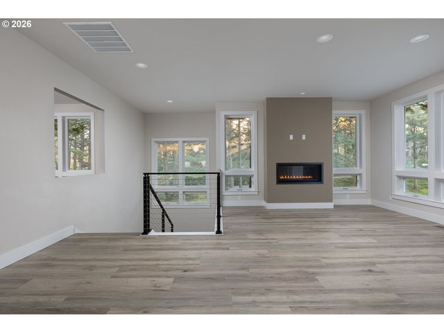 105 W BAY POINT Rd, Gleneden Beach, OR 97388