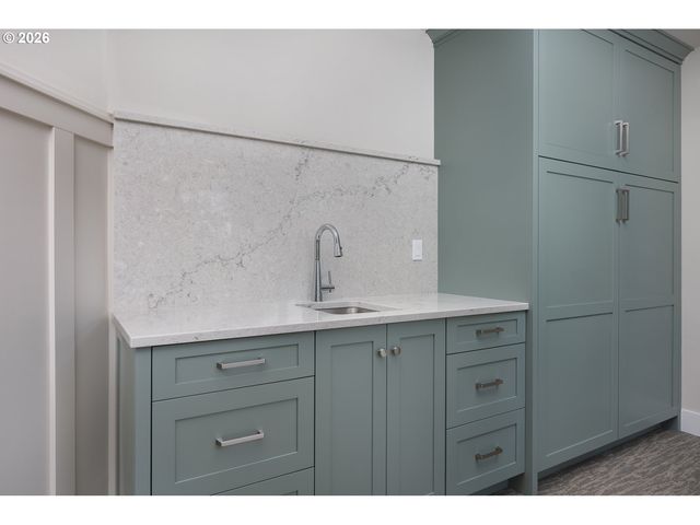 105 W BAY POINT Rd, Gleneden Beach, OR 97388