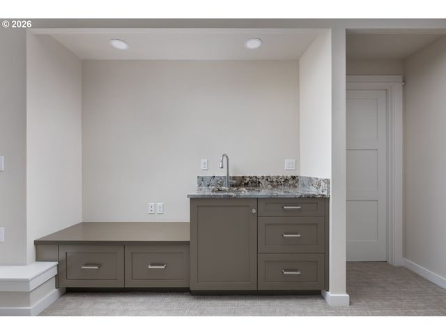 105 W BAY POINT Rd, Gleneden Beach, OR 97388