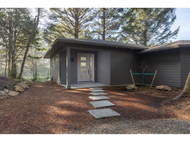 105 W BAY POINT Rd, Gleneden Beach, OR 97388