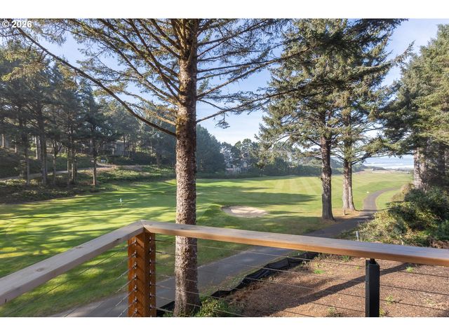 105 W BAY POINT Rd, Gleneden Beach, OR 97388