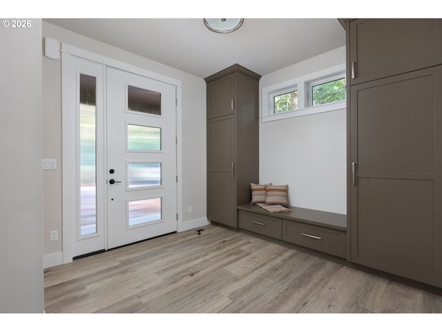 105 W BAY POINT Rd, Gleneden Beach, OR 97388