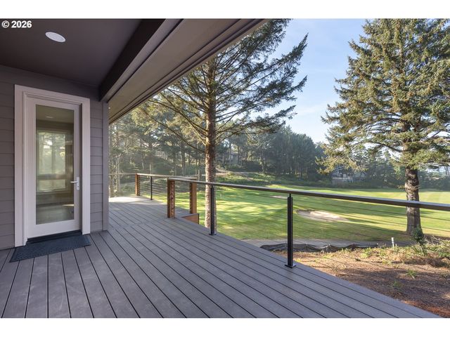 105 W BAY POINT Rd, Gleneden Beach, OR 97388
