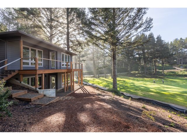 105 W BAY POINT Rd, Gleneden Beach, OR 97388