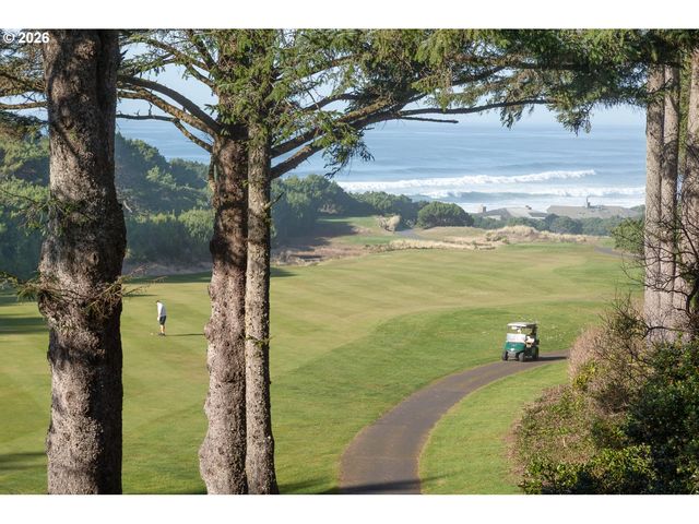 105 W BAY POINT Rd, Gleneden Beach, OR 97388