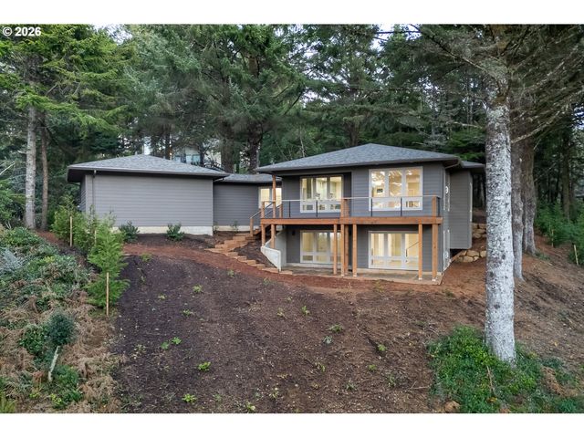 105 W BAY POINT Rd, Gleneden Beach, OR 97388