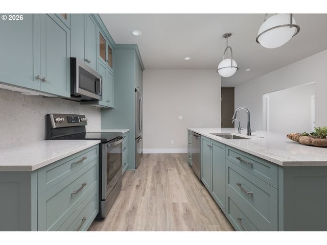 105 W BAY POINT Rd, Gleneden Beach, OR 97388