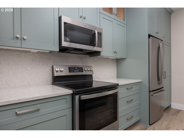 105 W BAY POINT Rd, Gleneden Beach, OR 97388