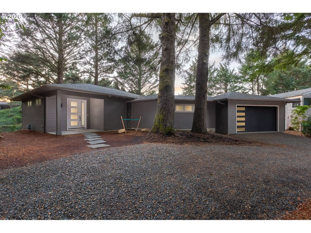 105 W BAY POINT Rd, Gleneden Beach, OR 97388