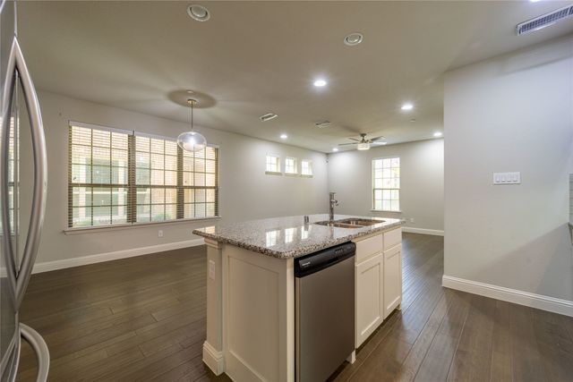 4666 Rhett Lane E, Carrollton, TX 75010