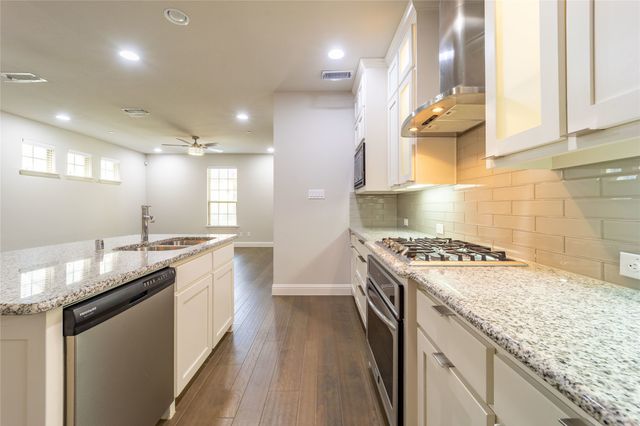 4666 Rhett Lane E, Carrollton, TX 75010