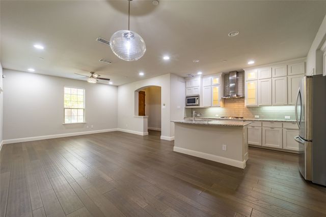 4666 Rhett Lane E, Carrollton, TX 75010
