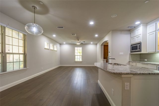 4666 Rhett Lane E, Carrollton, TX 75010