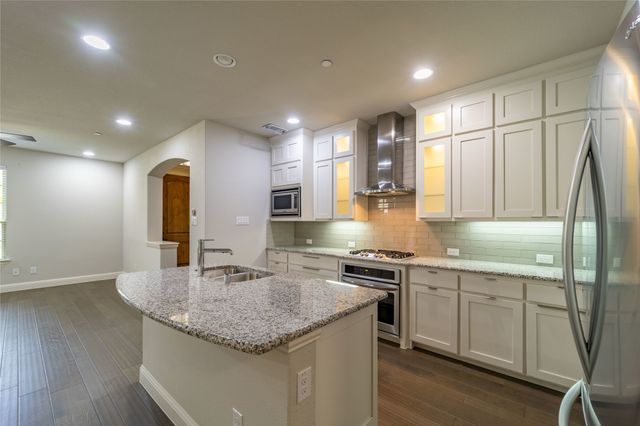 4666 Rhett Lane E, Carrollton, TX 75010