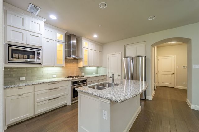 4666 Rhett Lane E, Carrollton, TX 75010