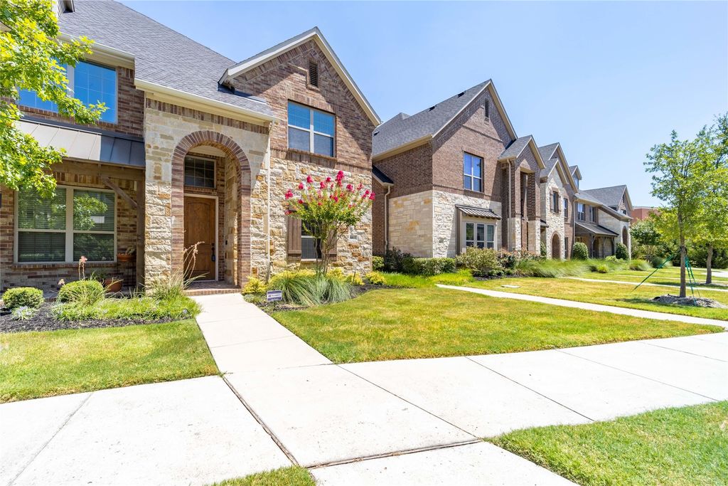 4666 Rhett Lane E, Carrollton, TX 75010