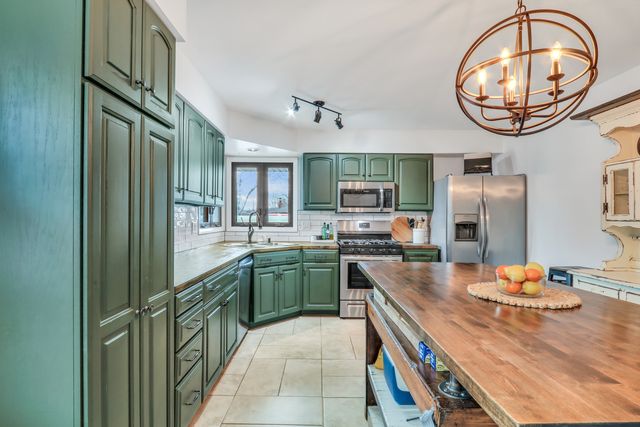 535 Thompson Avenue, Winthrop Harbor, IL 60096