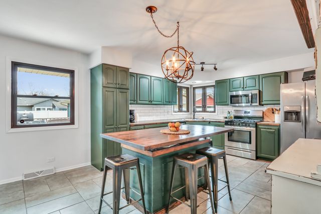 535 Thompson Avenue, Winthrop Harbor, IL 60096