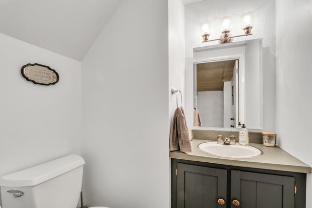 535 Thompson Avenue, Winthrop Harbor, IL 60096