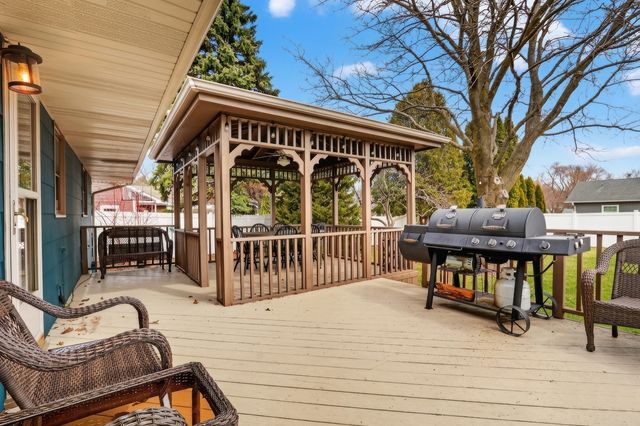 535 Thompson Avenue, Winthrop Harbor, IL 60096