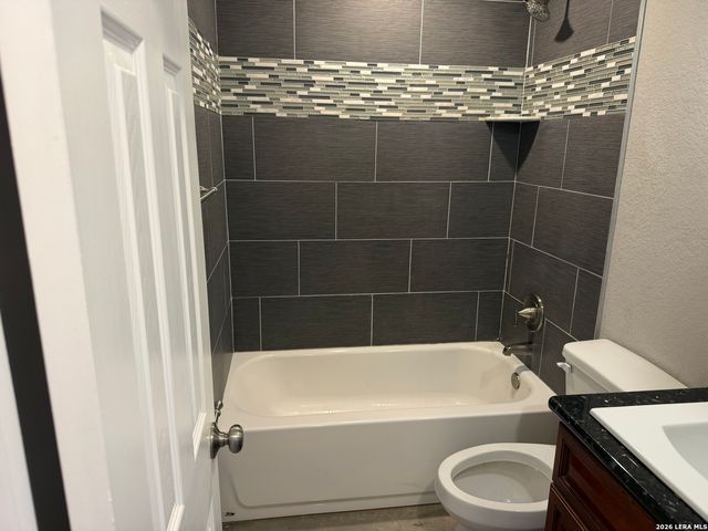 591 BURR OAK LN, Canyon Lake, TX 78133