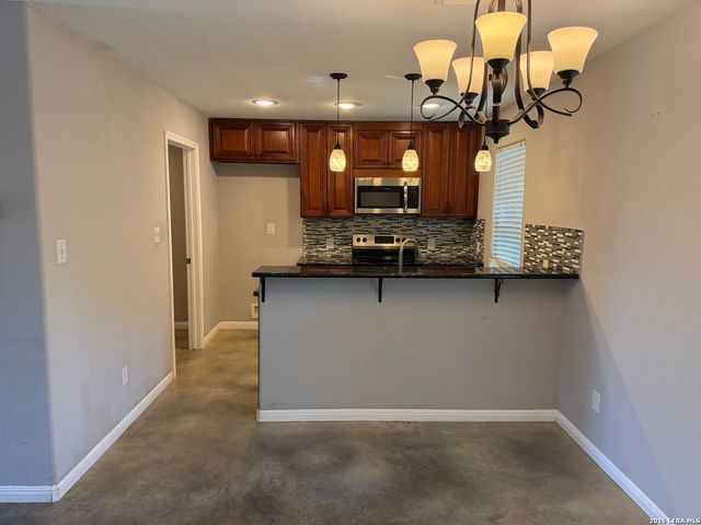 591 BURR OAK LN, Canyon Lake, TX 78133