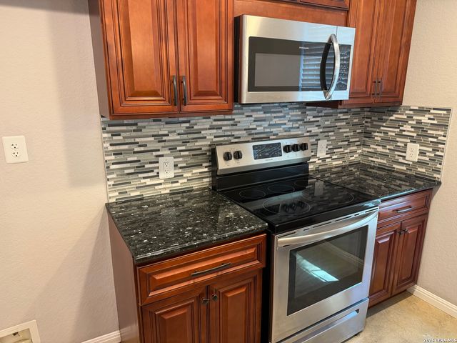 591 BURR OAK LN, Canyon Lake, TX 78133