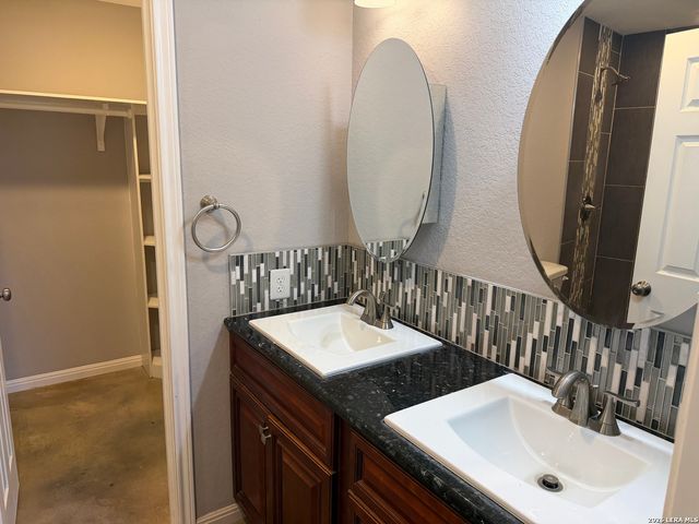591 BURR OAK LN, Canyon Lake, TX 78133