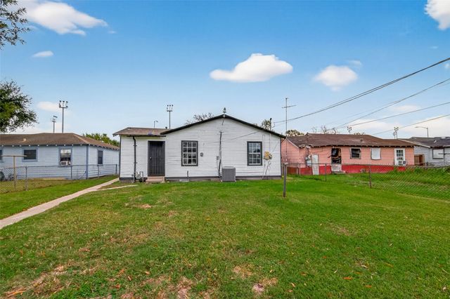 1014 Henke Street, Houston, TX 77020