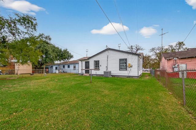 1014 Henke Street, Houston, TX 77020