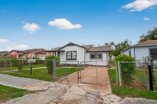 1014 Henke Street, Houston, TX 77020