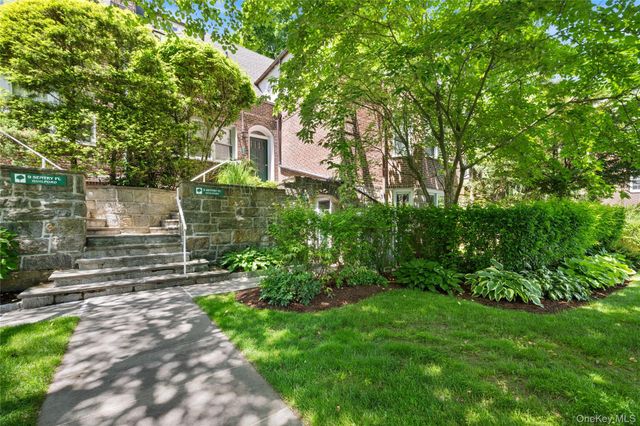 9 Sentry Place TR, Scarsdale, NY 10583